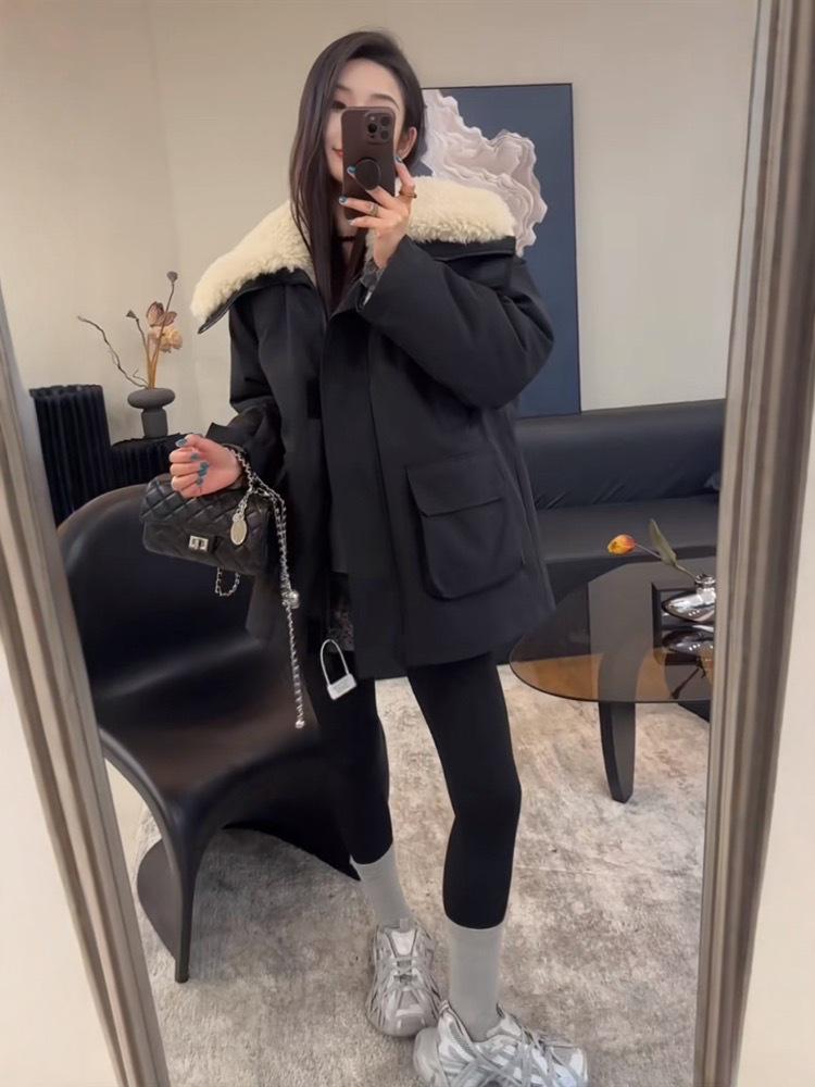 

Женская зимняя куртка из овечьей шерсти с хлопковой подкладкой 2024 года - с большим лацканом, свободного кроя, на флисовой подкладке, толстая парка средней длины M чёрный