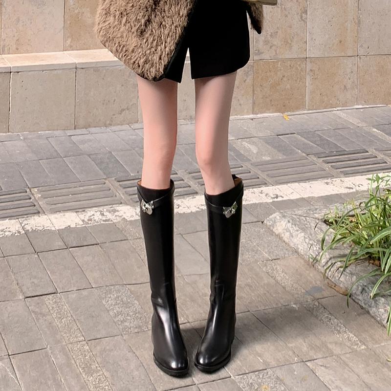 Krazing Pot Hovězí kůže podzimní zimní boty Silné nízké podpatky Jezdecké boty Kovové zapínání s kulatou špičkou Udržujte v teple Luxusní vysoké boty na stehna
