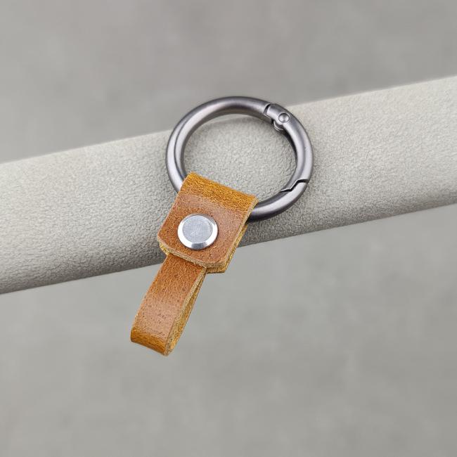 Men's Genuine Leather Car Keychain - Cowhide Creative Finger Ring Buckle with Leather Strap Pendant and Custom Spring Ring.