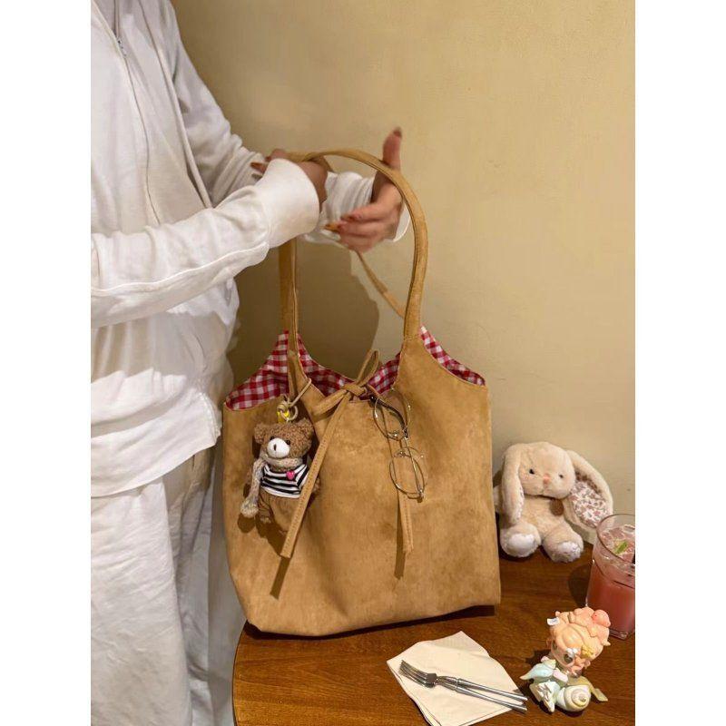 

Корейская ретро клетчатая замшевая двусторонняя сумка-тоут на спине женская 2025 новая осенне-зимняя вместительная дорожная сумка на плечо