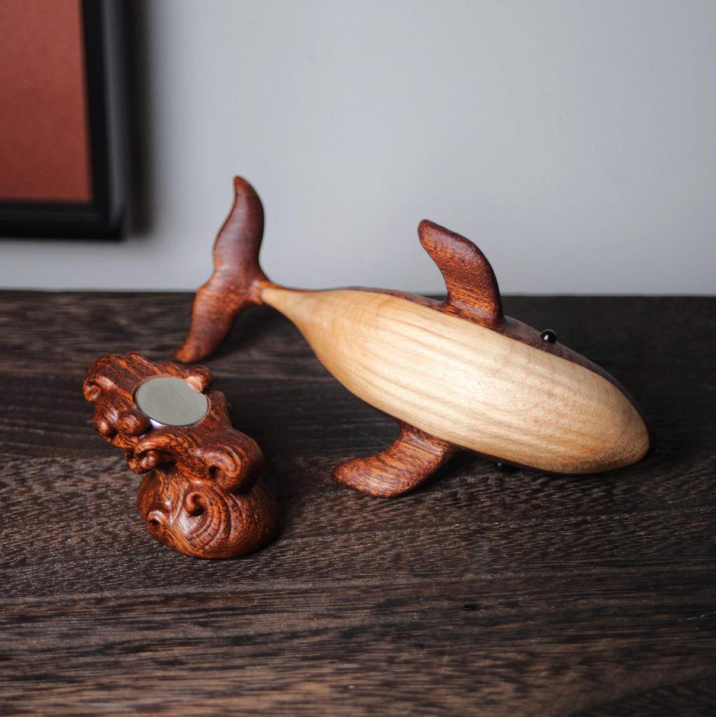 Blackwood Magnetic Whale Simulation Living Room Ornament - High-End Solid Wood Creative Toy Gift for Clients.
