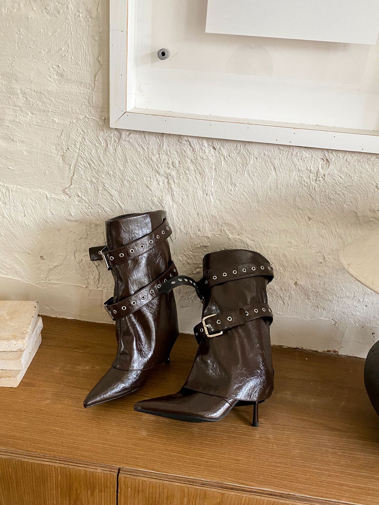 

European and American style rivet pointed high-heeled boots women s 2025 new soft leather medium boots thin heel sexy trouser leg boots 39 коричневый