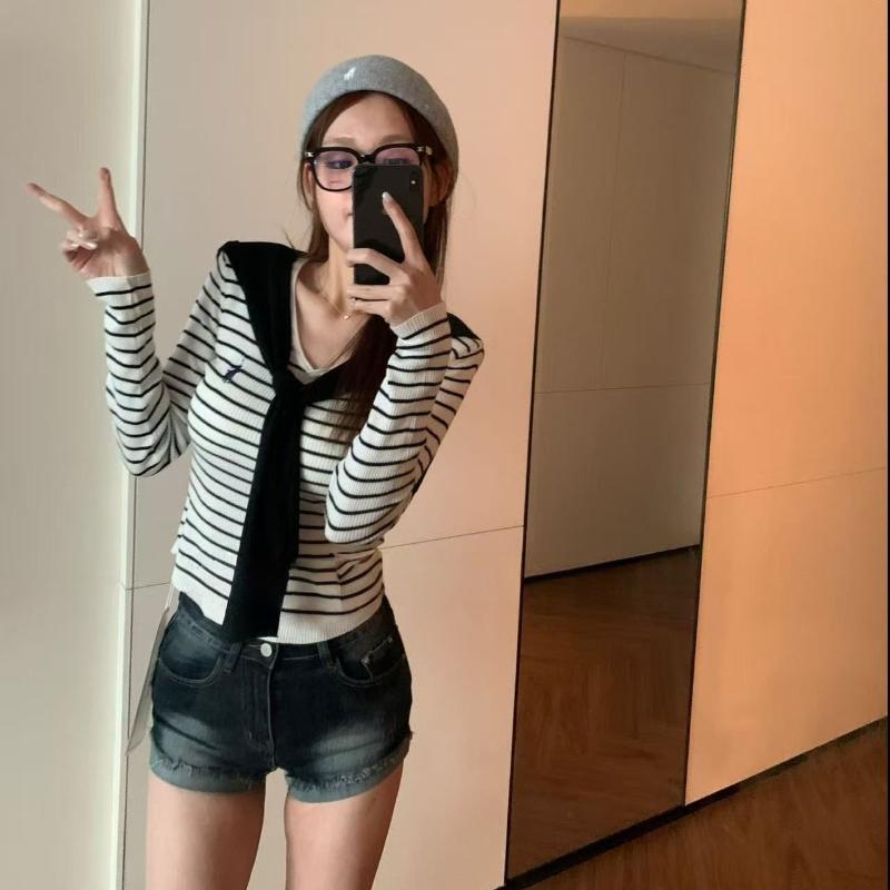 Striped Shawl Long-sleeved Knitted Top for Women's Autumn Casual, Versatile, Slimming and Petite Design