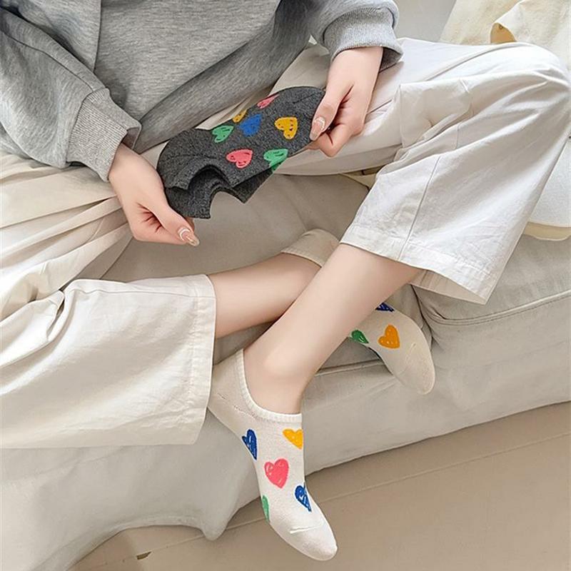 5/10 Pairs Women Heart-Shaped Pattern Boat Socks Colorful Graffiti Sweat Absorbing Breathable Silicone Non Drop Invisible Socks