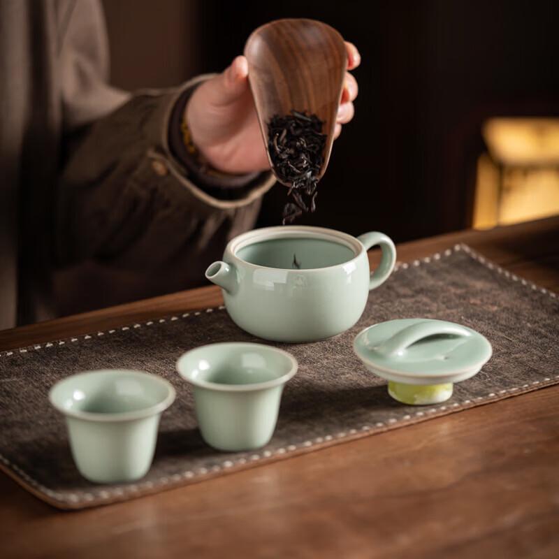 Hongyu Oriental Ceramic Tea Set Gift Box