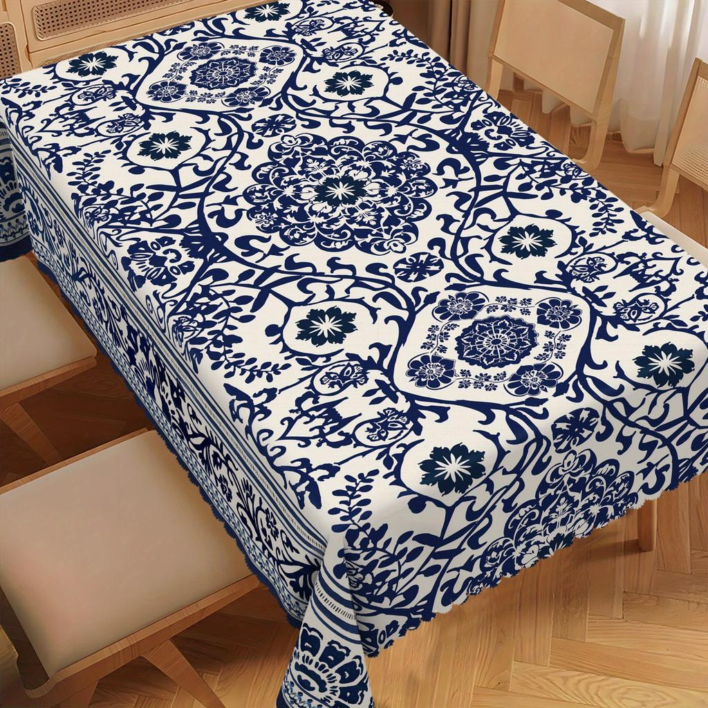 Eine blau-weiße Tischdecke mit Blumenmuster, mit klassischen und eleganten Mustern, in einem modernen und schlichten Design, yzb