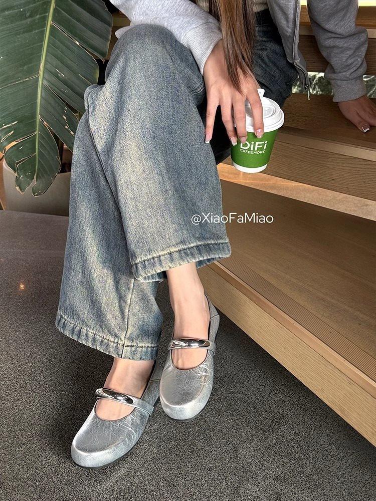 Mary Jane Shoes Women's Niche Pu Leather European Station Round Head Single Shoes Retro Flat 2025 Literary Metal Style Temperament Tide