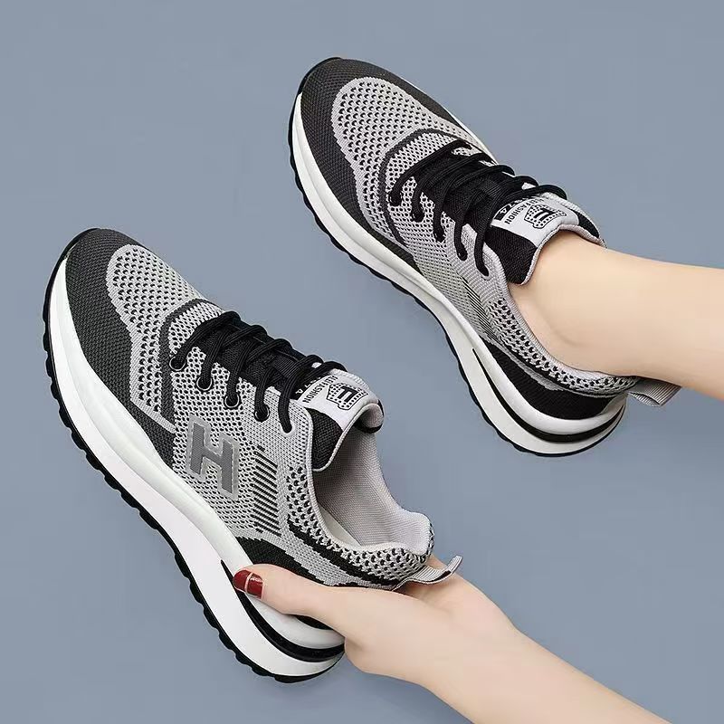 New Spring and Summer Casual Women's Flying Knitting Sports Shoes Trendy Brand Mesh Breathable Soft-soled Running Shoes Fashion