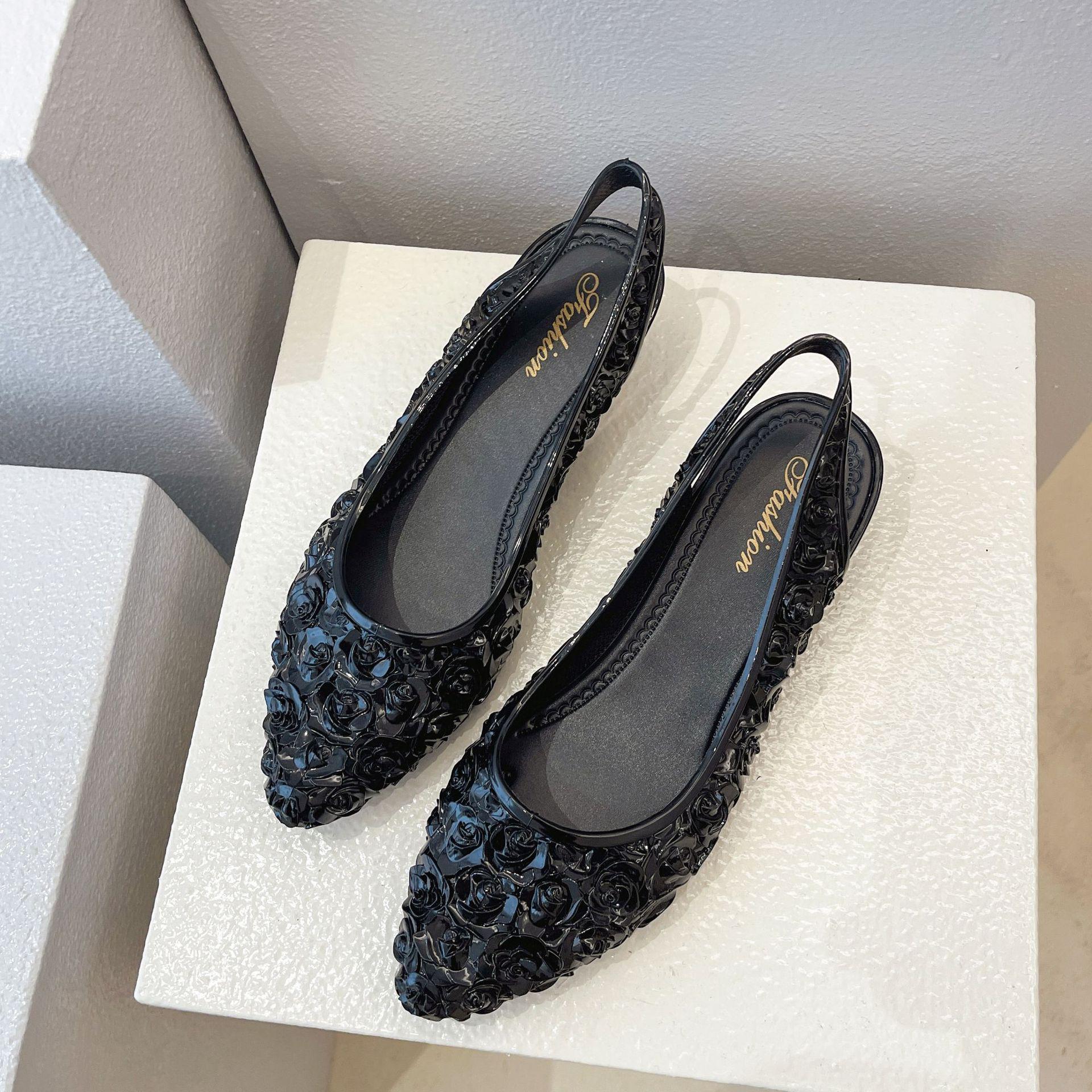 

Женские летние сандалии на танкетке с цветочным принтом красного цвета с закрытым носком и нескользящей подошвой 36