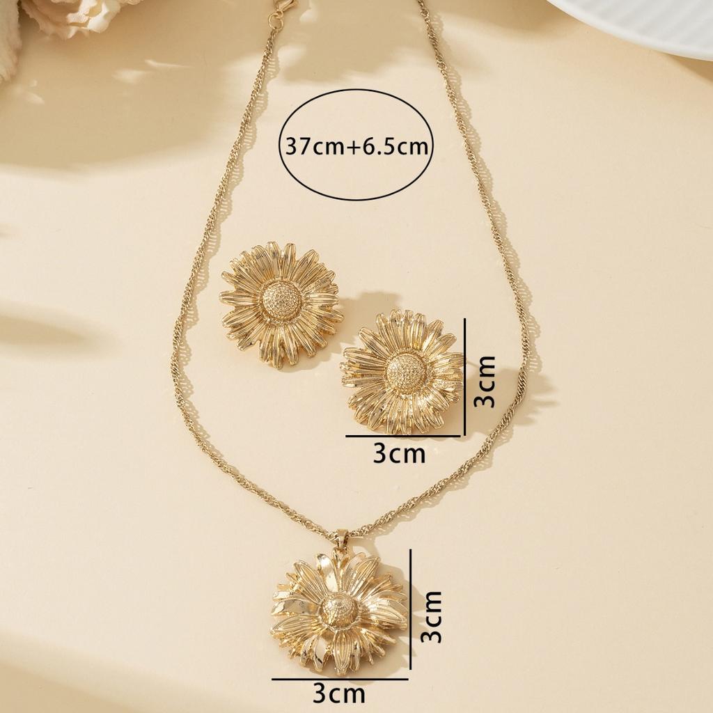 Flower Necklace Alloy Flower Sunflower Double Layer Engraved Necklace Open Sunflower Clavicle Chain