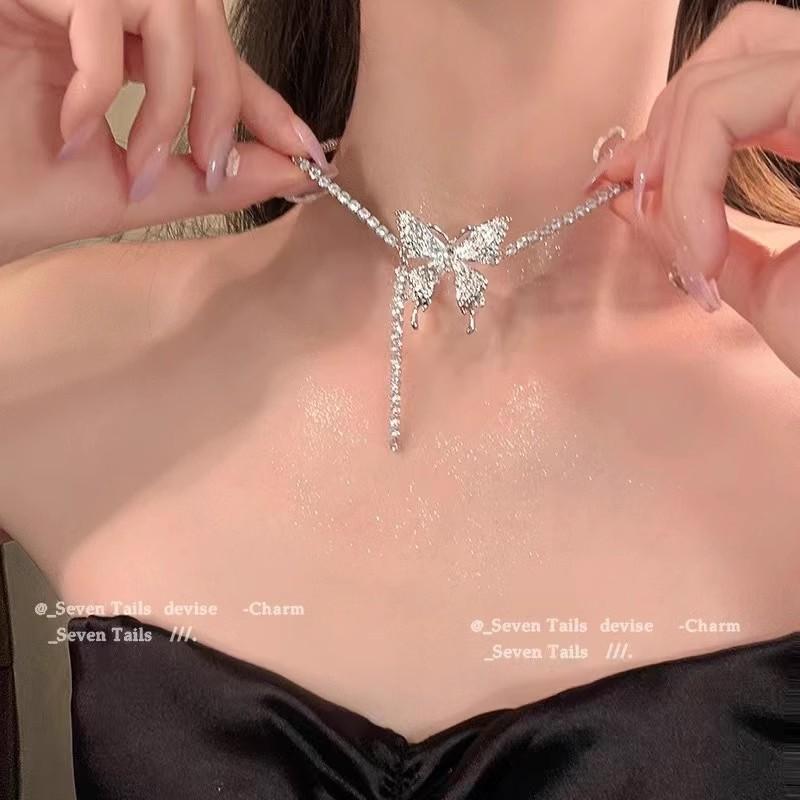 Full diamond light luxury butterfly necklace female summer light luxury niche design collarbone chain Spice girl sweet cool advanced sense