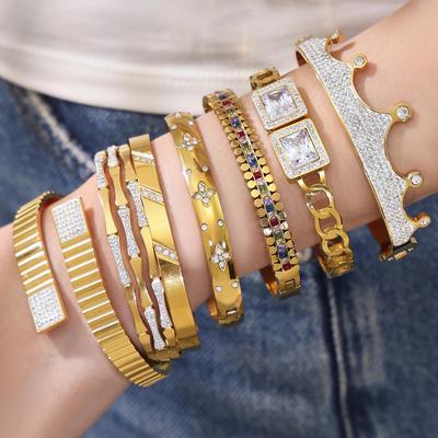 18K Goldplattiertes Edelstahl-Zirkonia-Diamant-Schlossarmband mit mehreren Punk-Stilen
