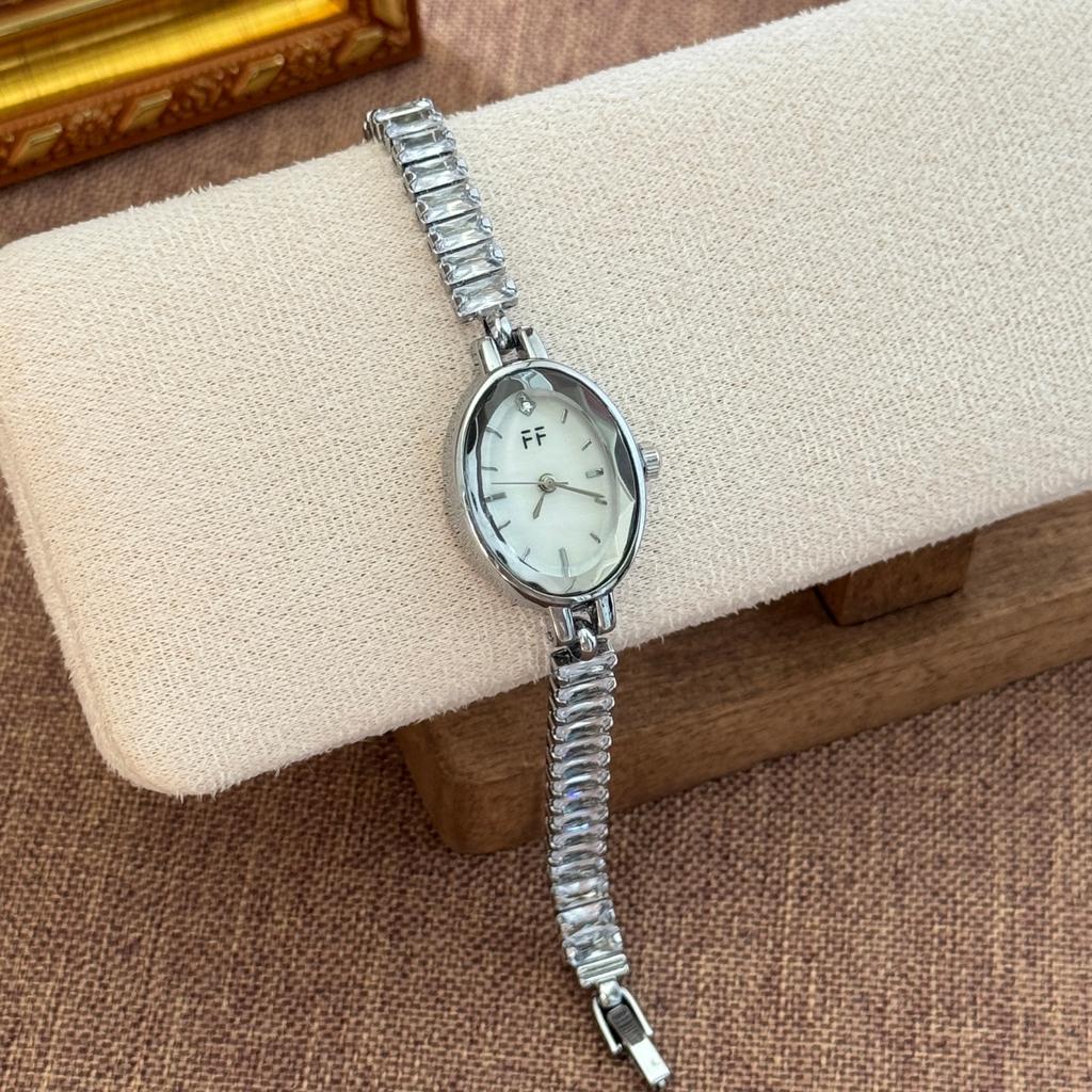 Light Luxury Fully Diamond Bracelet Women's Watches Elegant Oval Dial Quartz Watch Ladies Dress Wristwatches Clock Reloj Mujer
