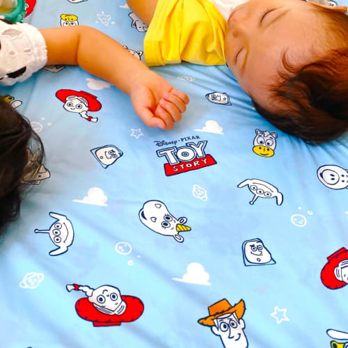 un doudou baby cool waterproof sheets 70 x 120cm disney toy story with rubber corners nz2828-d