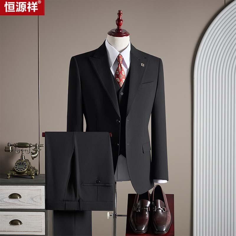 Men's Peak Lapel Three-Piece Suit