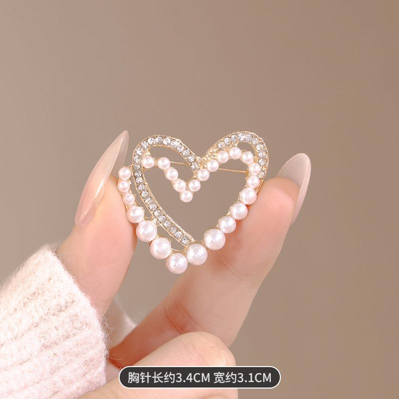 

Дизайнерская жемчужная брошь «Любовь», новая универсальная высококлассная женская изысканная булавка, фиксированная, защищающая от света, аксессуары для одежды