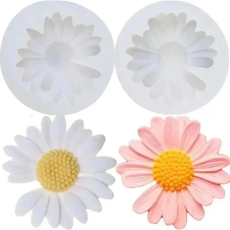 Heta Kreativa Gör-det-själv Formar Små Fräscha Tusensköna Blomma Form Sol Silikonform Aromaterapi Epoxi Tvål Ljus DIY Bakverktyg