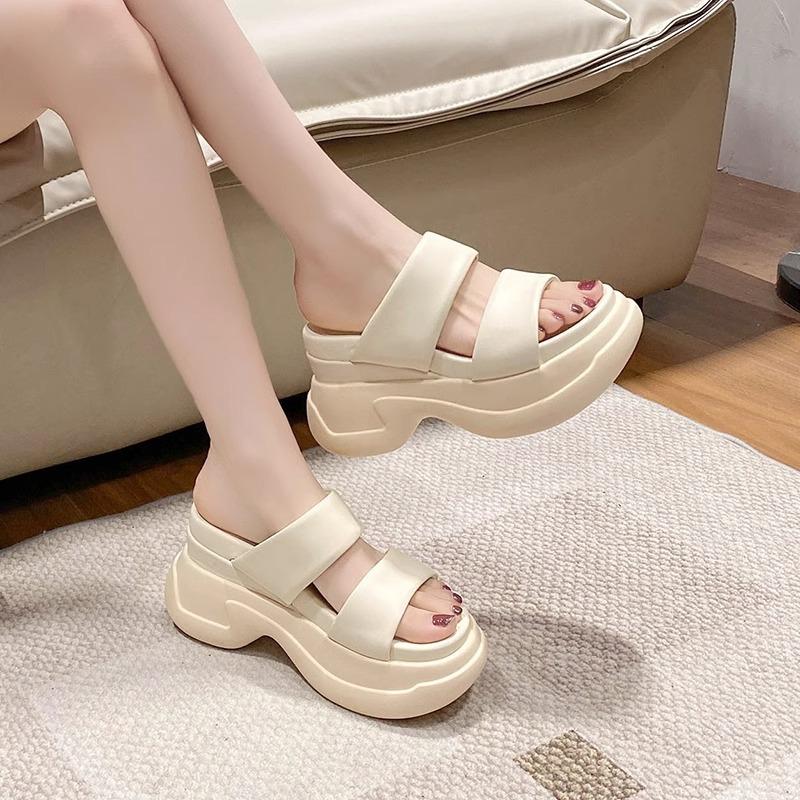 One-word slippers women wear half a mop in summer 2025 new platform muffin and versatile casual fashion sandals trend