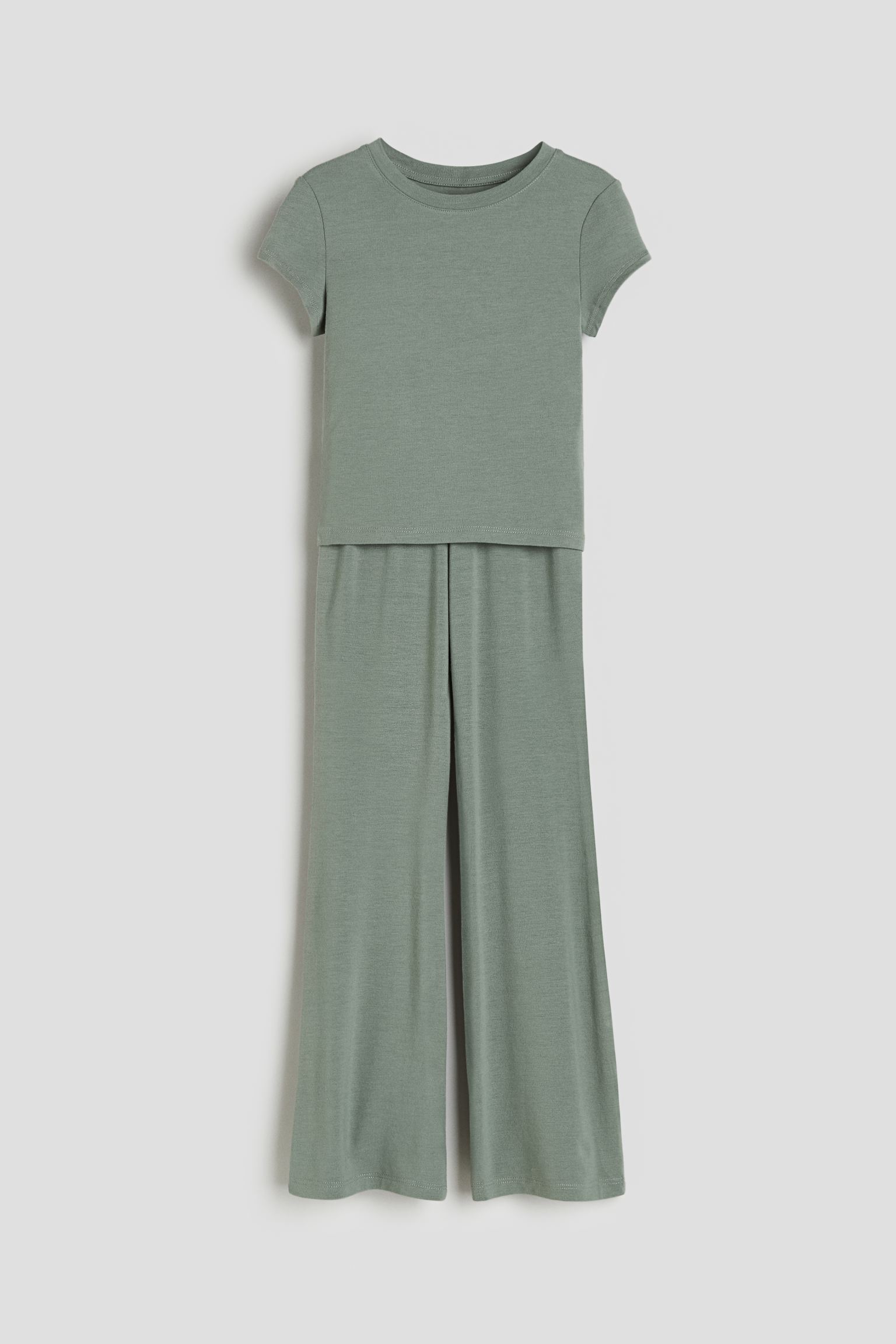 

Комплект из 2-х топов и расклешенных леггинсов