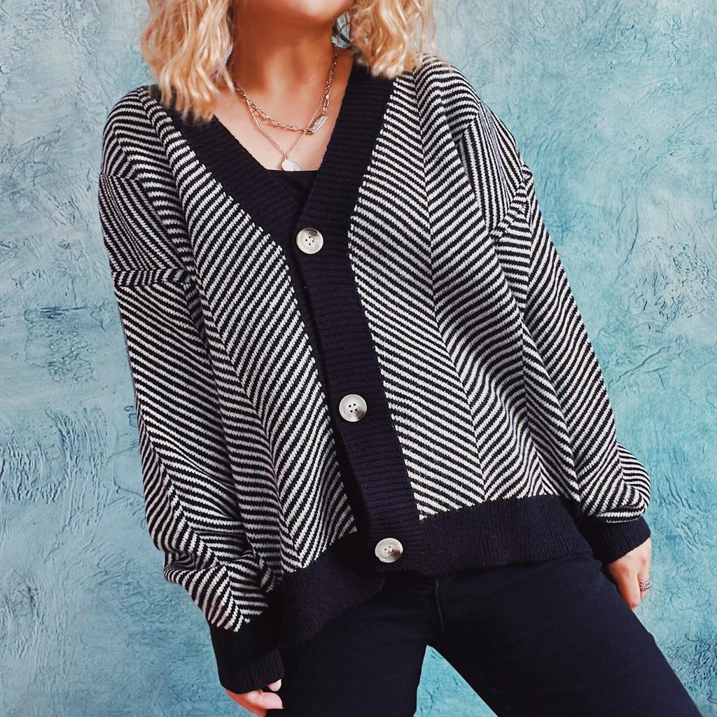 Autumn and Winter Casual Contrasting Diagonal Stripe Single Breasted V-neck Long Sleeved Sweater Cardigan Jacket for Women 3602