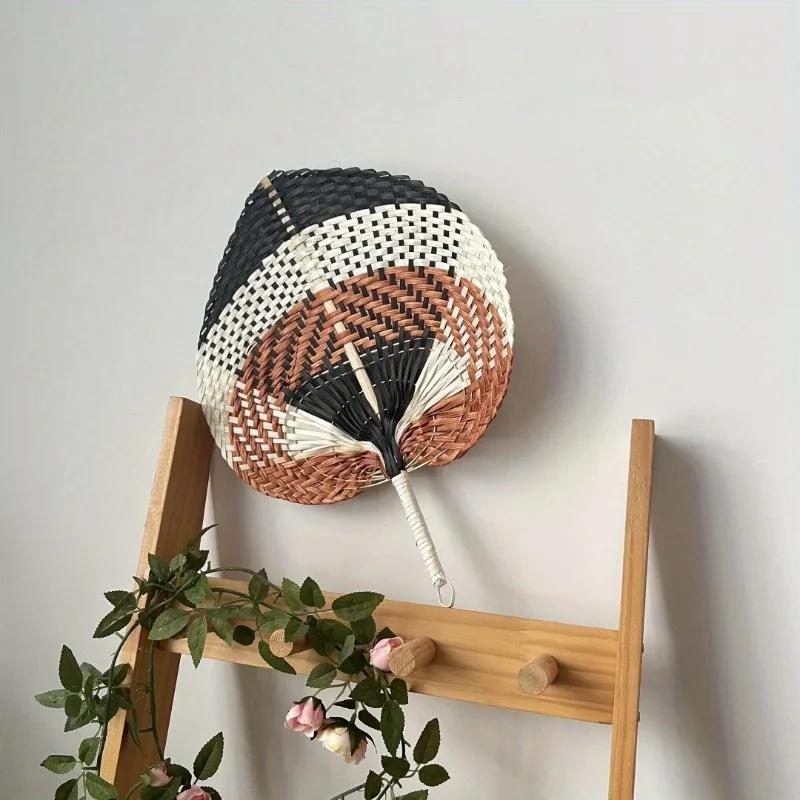 Mini-ventilator creativ lucrat manual în formă de piersică, împletit din bambus, ventilator răcoros, împletitură rafinată și pur manuală, ventilator de mână din paie