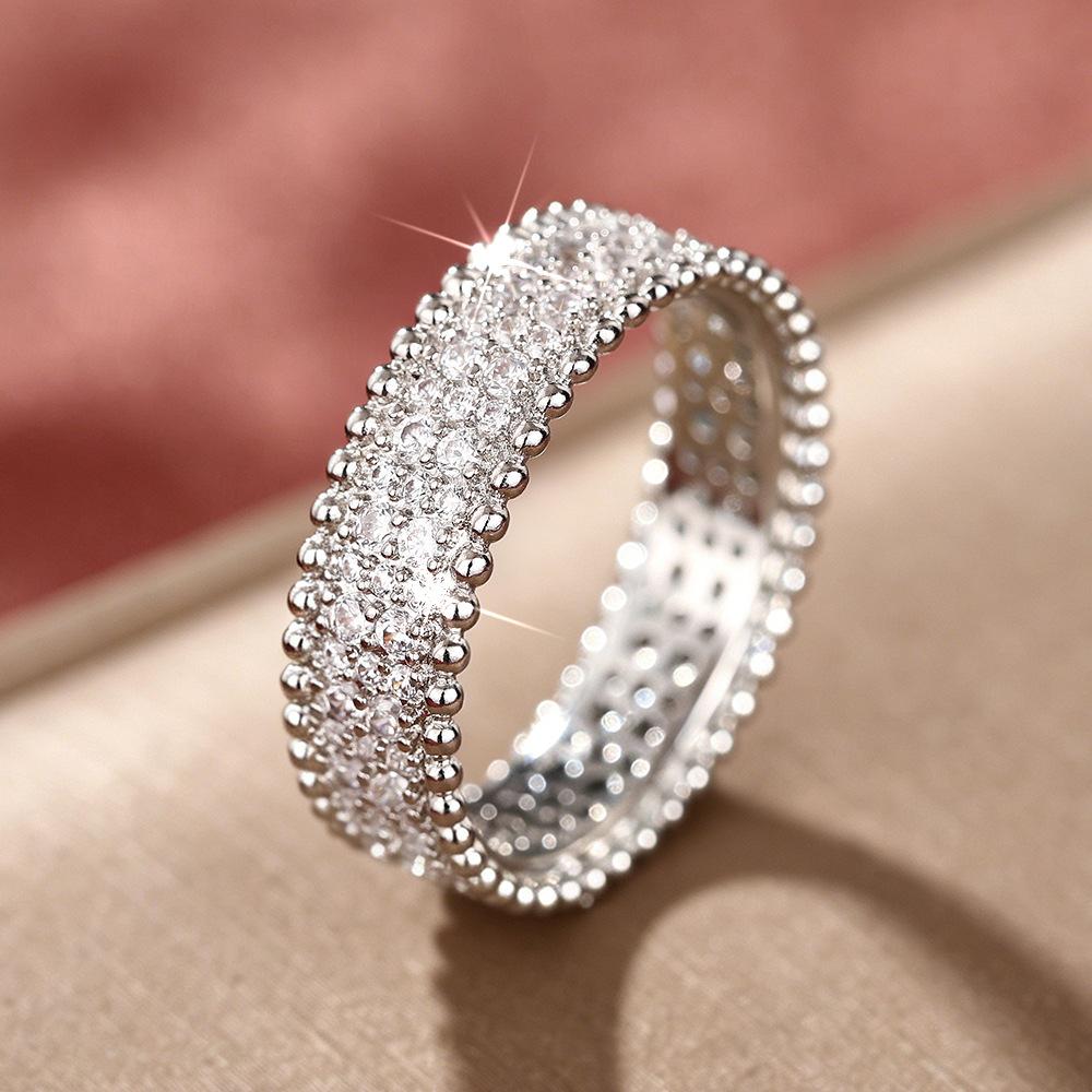 Light Luxury Staggered Zircon Ring for Women, Daily Commuting European and American Style Jewelry, the Ring Is Super Popular