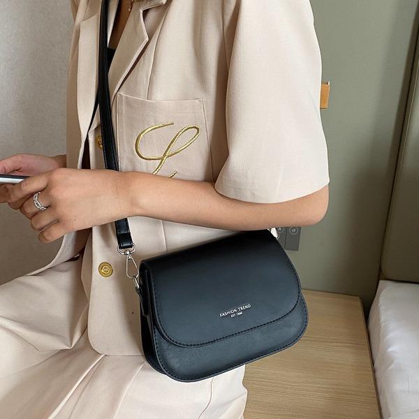 2026 Women's Crossbody Bag: Trendy Metal Hot Stamping, Simple Niche Design, PU Single Shoulder Bag.