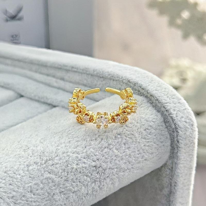 Fashion Light Luxury Sugar Cube Vine Winding Square Diamond Flower Ring Women'S Niche Design Inlaid Zircon High-End Jewelry