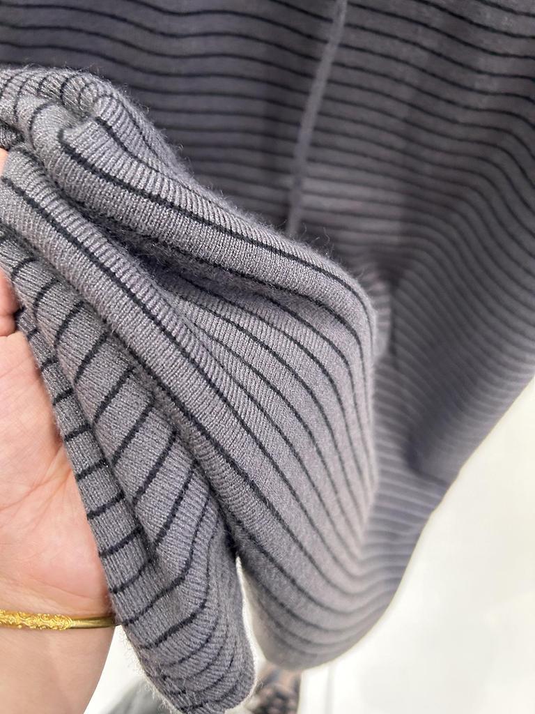 Women's Striped Knit Midi Skirt: High-Waisted, Elastic, Slimming, Back Slit, Perfect for Autumn and Winter.