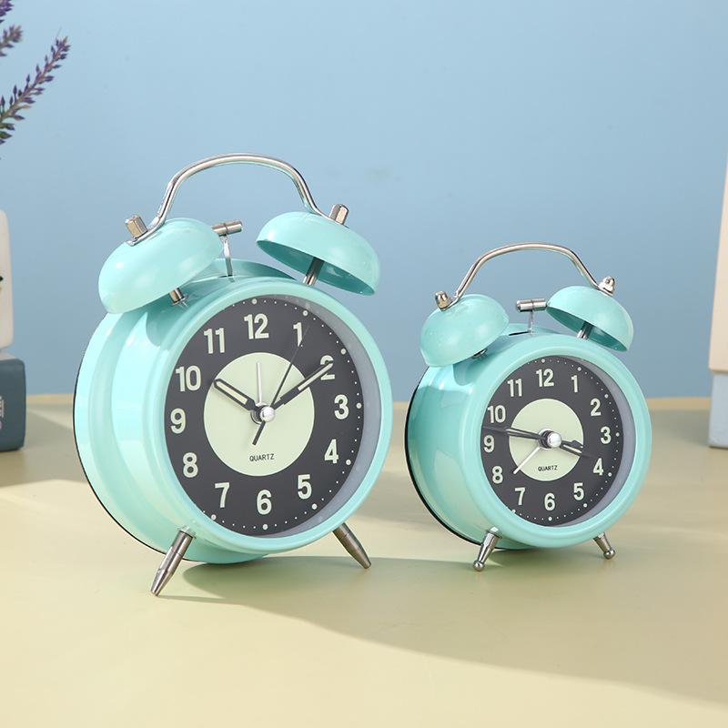 Luminous Metal Silent Alarm Clock, a Battery-Powered Clock for Children's and Students' Bedrooms, Bedside, and Gifts