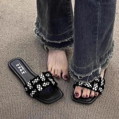 Lässige Oberbekleidung Ein-Wort-Slipper Damen Sommer 2025 neue vielseitige flache Schuhe Feenwind Strand coole Slipper