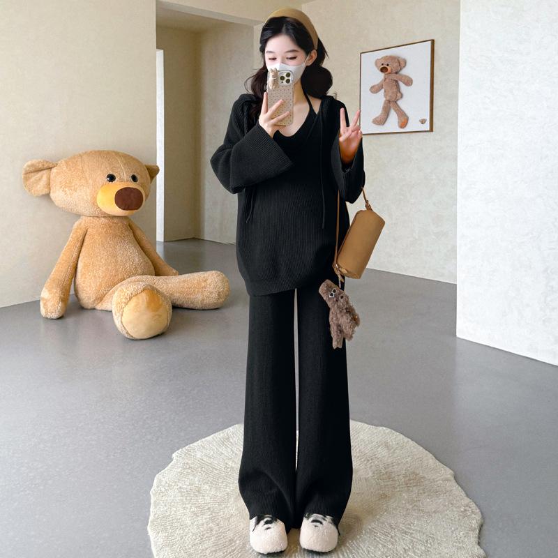 

Autumn/Winter Maternity Knitwear Set: Sweater, Halter Vest & Straight-Leg Shorts Extra Large
