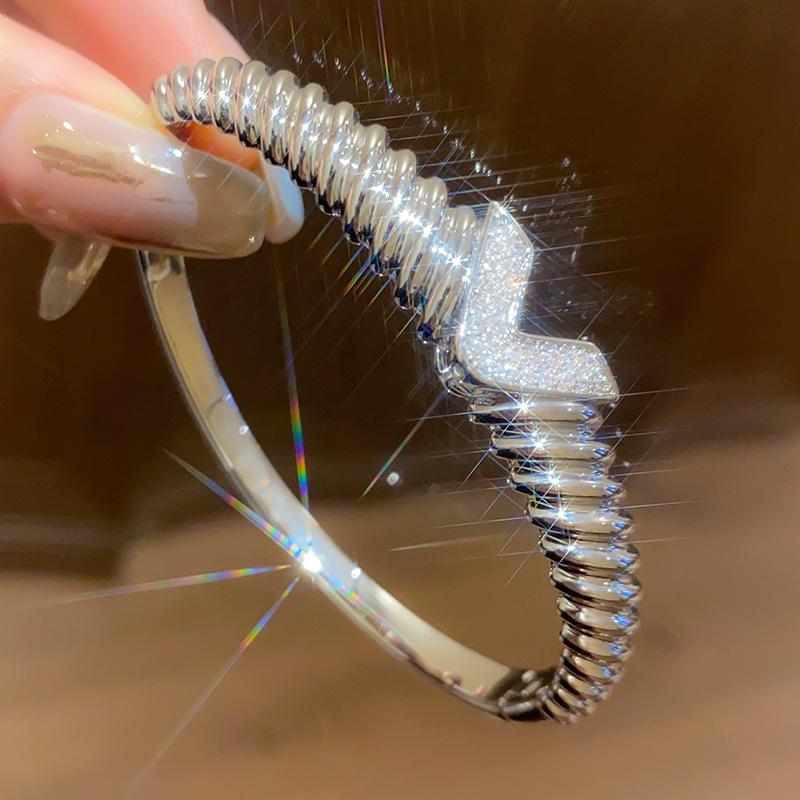 18K Gold Plated Zircon Flower Bangle - European & American Trend, Light Luxury Fashion Bracelet for Women