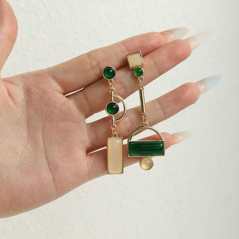 A Pair Fashion Individuality Originality Pattern Metal Geometry Round Quadrate Pendant Earrings for Elegance Women Paty Jewerly