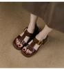 Britischer Retro-Stil Ein-Wort-Sandalen Damen Sommer mittlerer Absatz 2025 neu offen Zehen Schnalle dicker Absatz Römersandalen