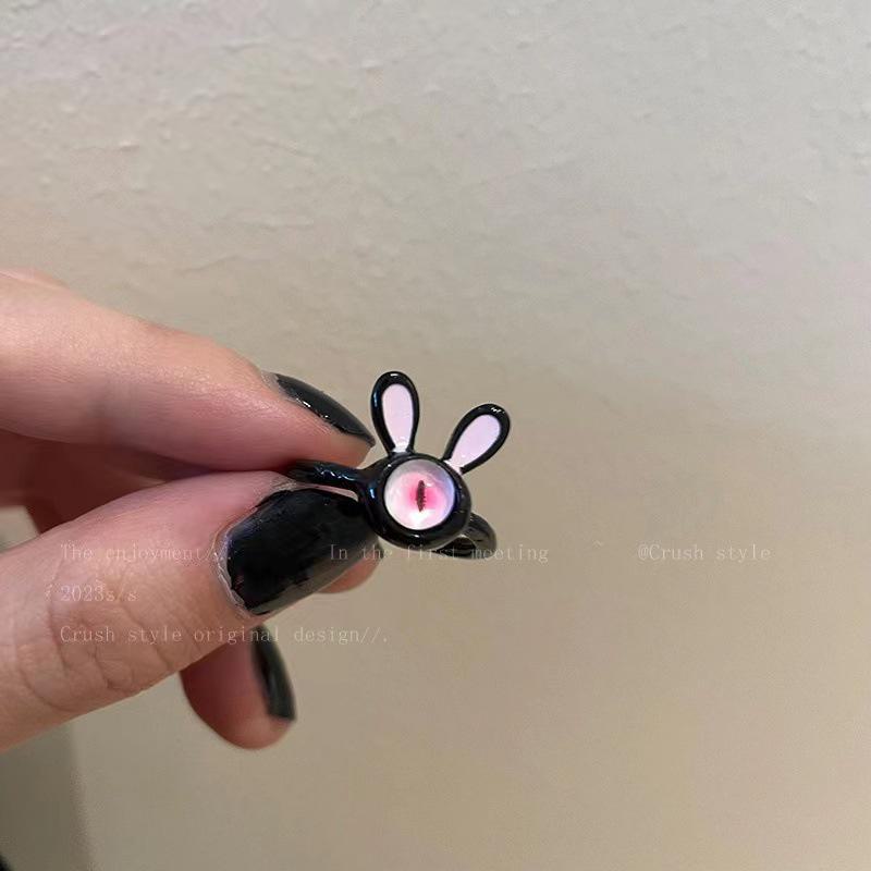 "Funny Black Cat Cartoon Ring - Big Eyes, Cute Gift for Girlfriends & Couples"