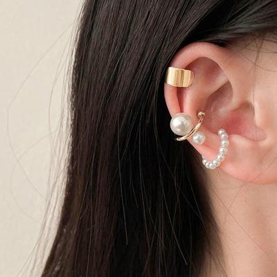 Women's Point Mary Pearl Ear Cuff Set