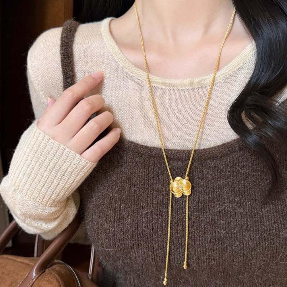 High-end Golden Collarbone Chain Luxury Exquisite Neck Pendant  Versatile