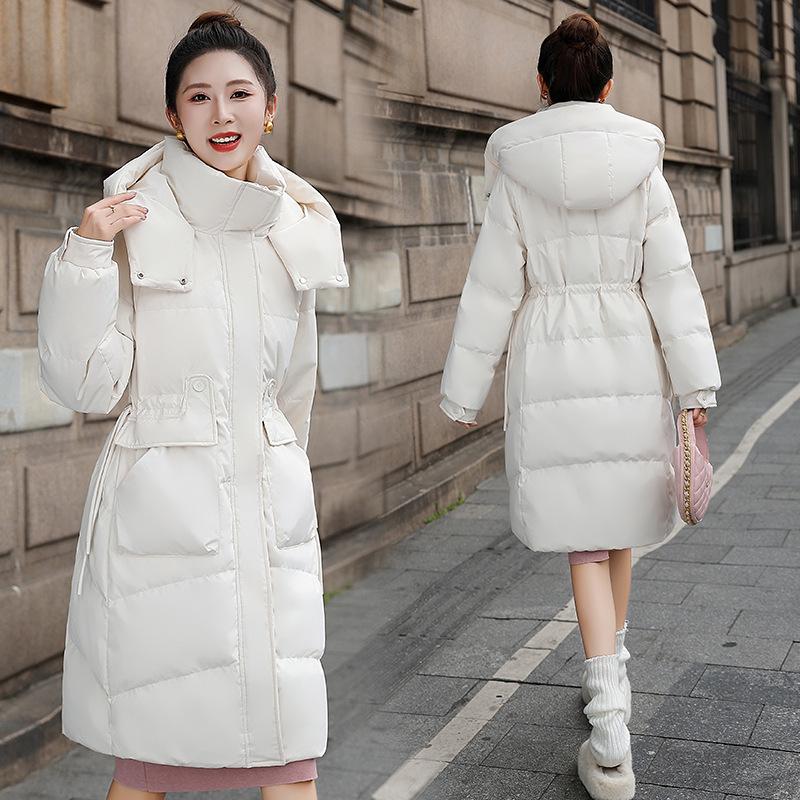 

Брендовая женская куртка средней длины приталенного силуэта с наполнителем из белого утиного пуха - стиль зимы 2025, маленький размер, с поясом, утолщенное пальто Small бежевый