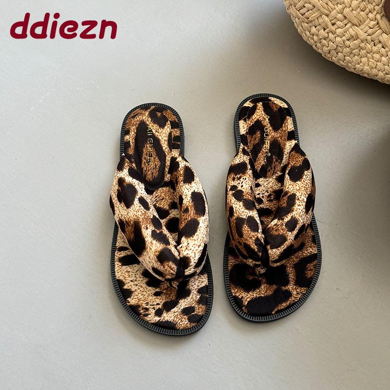 Fashion 2025 New Female Summer Beach Slides Flip Flops Fashion Flock Women Flats Slippers Round Toe Ladies Flats Slippers Sandals Shoes