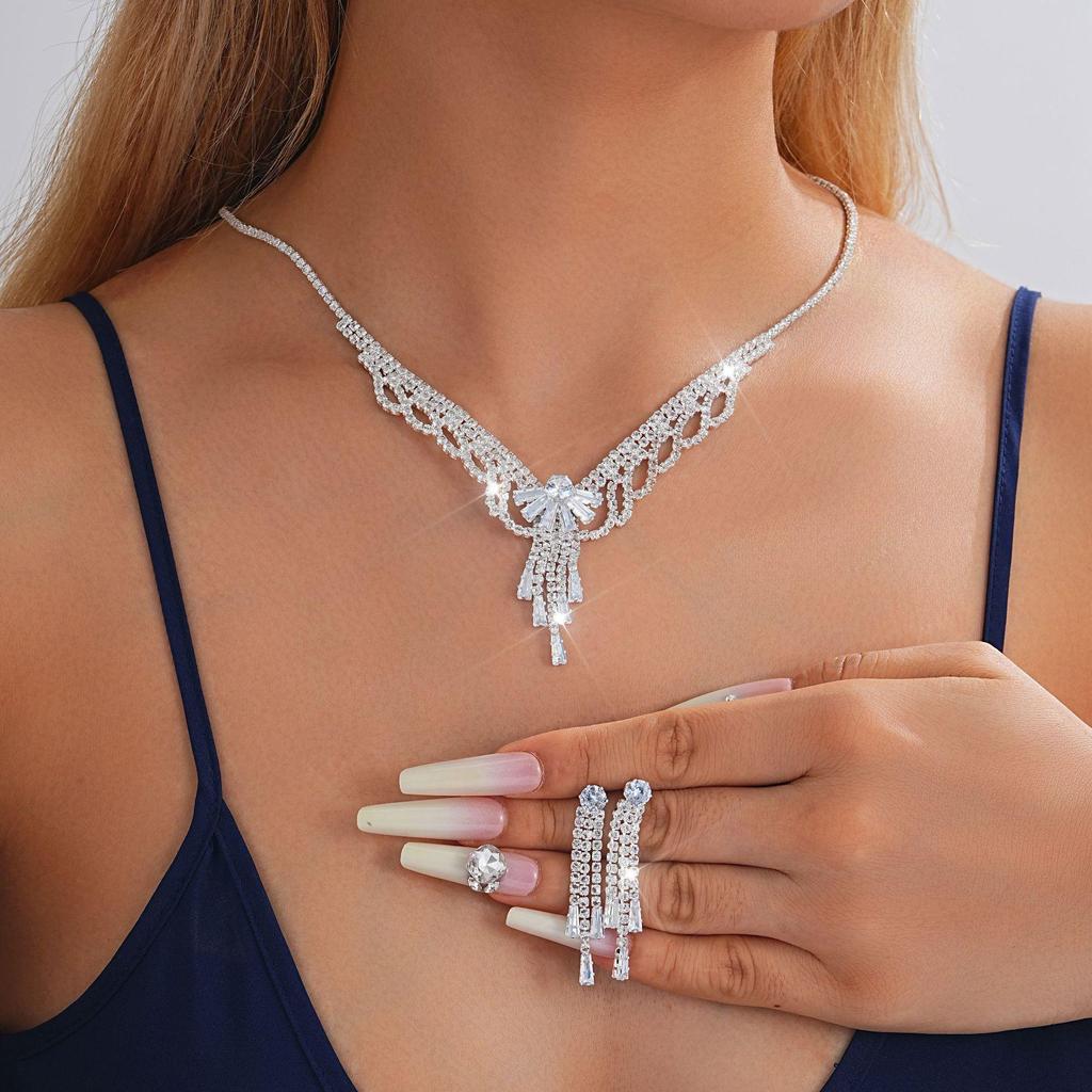Zircon Jewelry Set: Elegant Niche Design for Weddings and Banquets - Earrings and Necklace