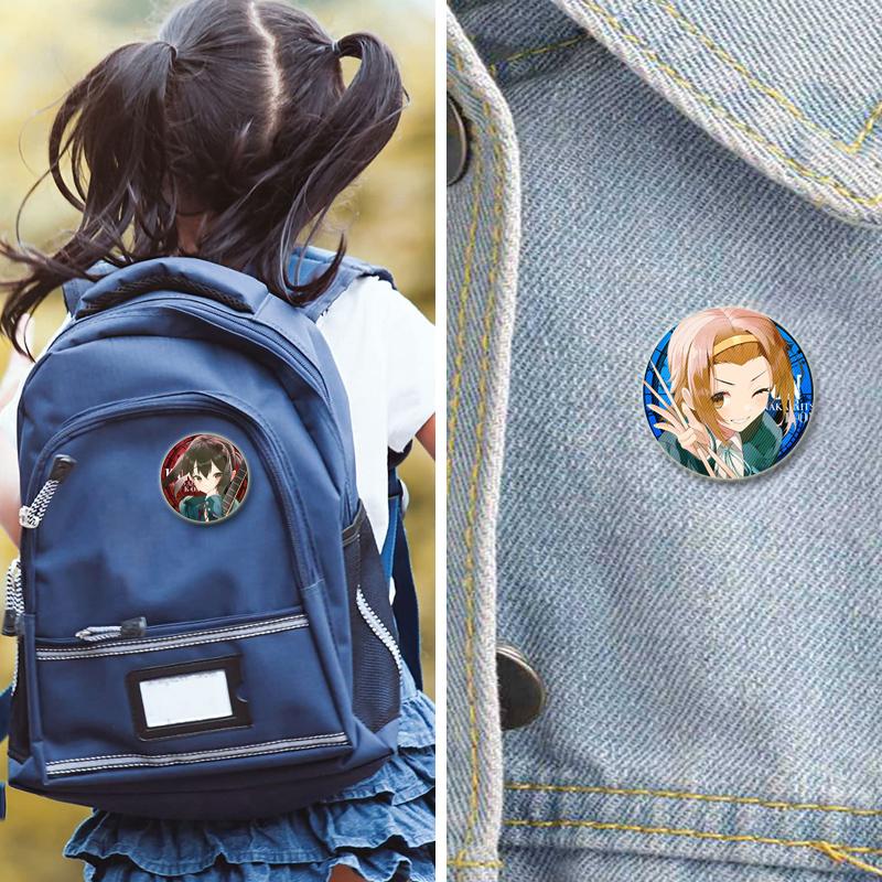 32/44/58mm Kotobuki Tsumugi Hirasawa Yui Akiyama Mio Tainaka Ritsu Cartoon Abzeichen Comic Brosche Pins für Kleidung Rucksack Schmuck Zubehör