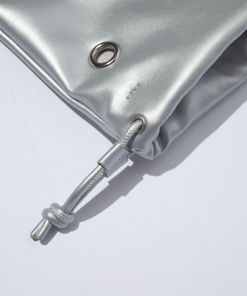 TECH LEATHER EYELET POCHETTE_SILVER