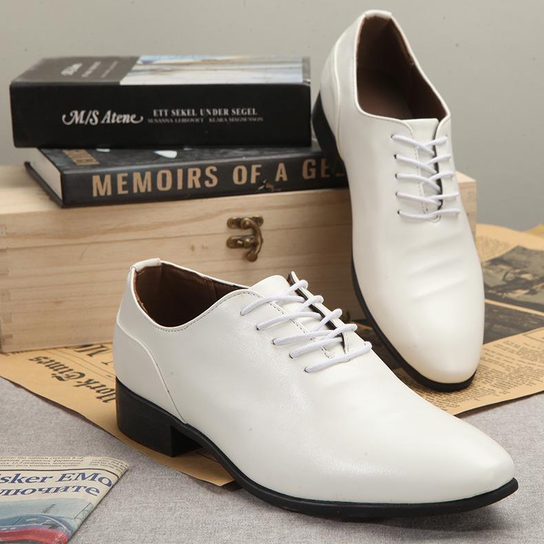 Ademende Britse Herenschoenen met Puntige Neus van Leer - Wit Zakelijk Casual & Bruiloftsstijl