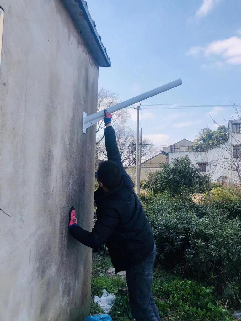 Wall-Mounted Cantilever Streetlight for Courtyard and Utility Pole