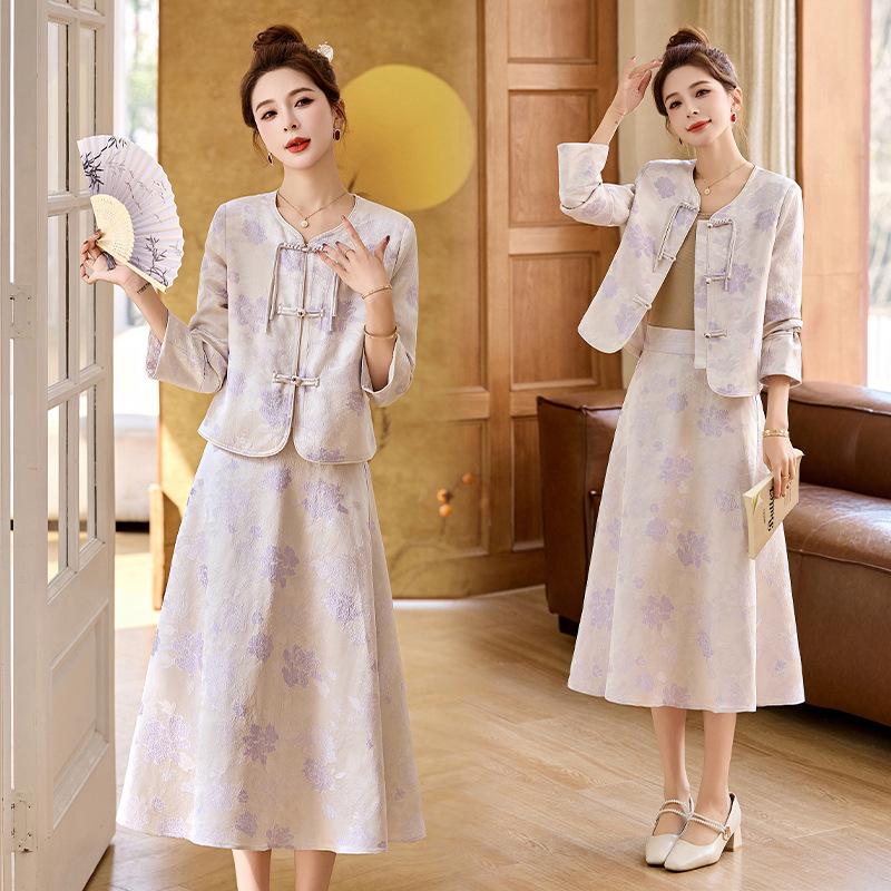 

Женский ретро китайский жаккардовый костюм 2025 года с курткой на пуговицах-лягушках и юбкой M 45-55 kg фиолетовый