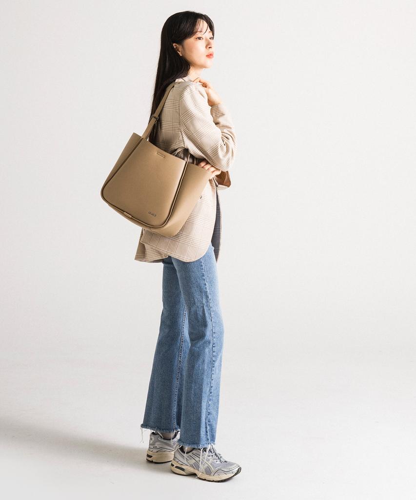 Lemine Belted Shoulder Bag (Taupe)