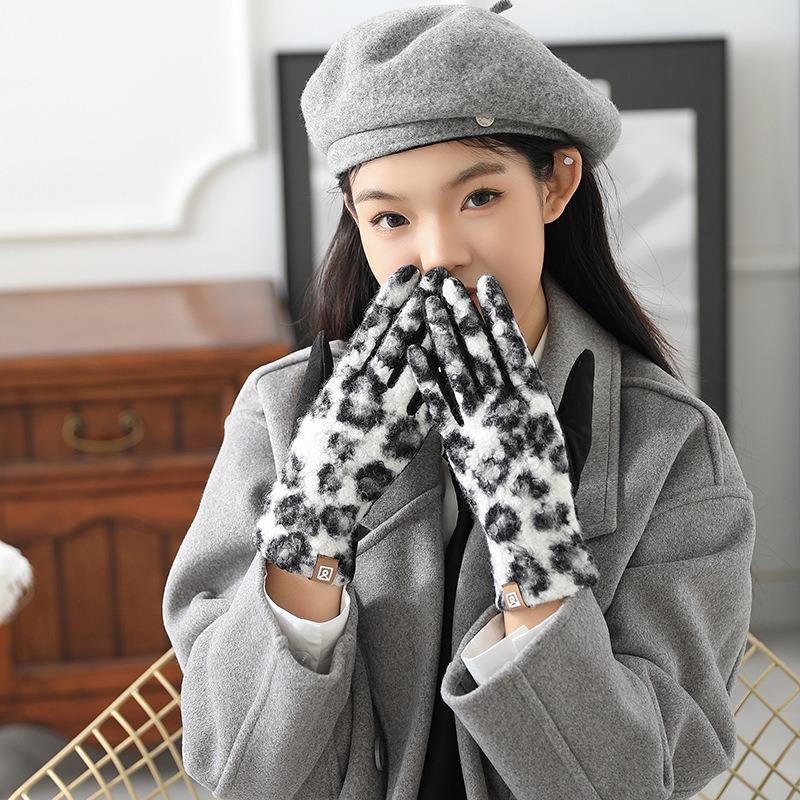 Women's Winter PU Leather Touchscreen Gloves – Fashionable, Windproof & Warm for Outdoor Cycling