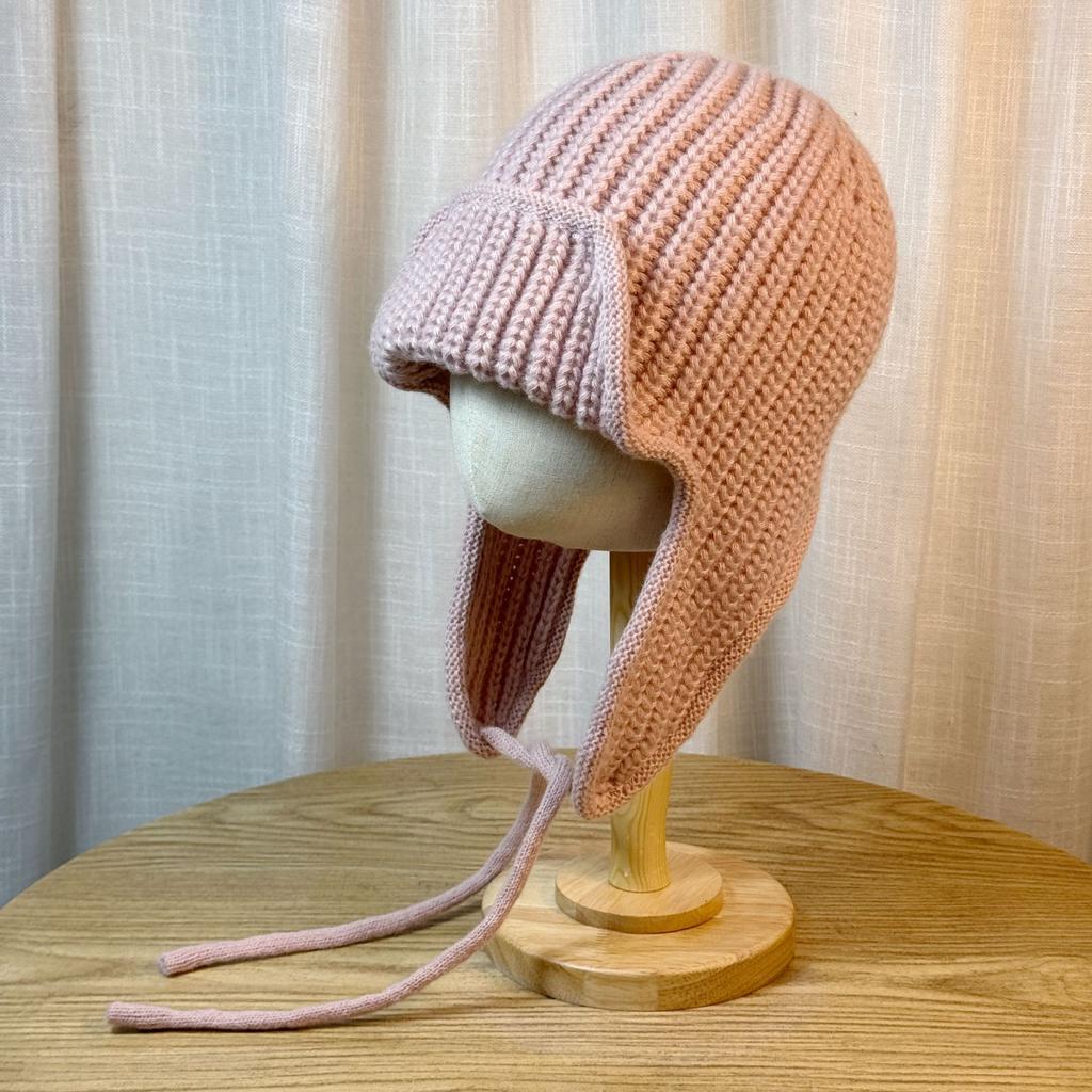 Solid Color Ear protecting Knitted Woolen Hat for Women in Autumn and Winter. New Versatile and Face Friendly Small Warm Ear Protecting Lei Feng Hat.