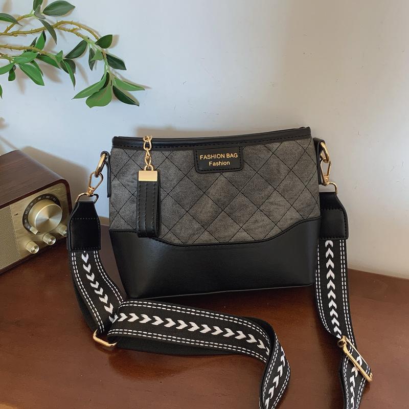 Rhombus embroidery thread small bag women's new popular versatile messenger bucket bag commuter shoulder stray bag